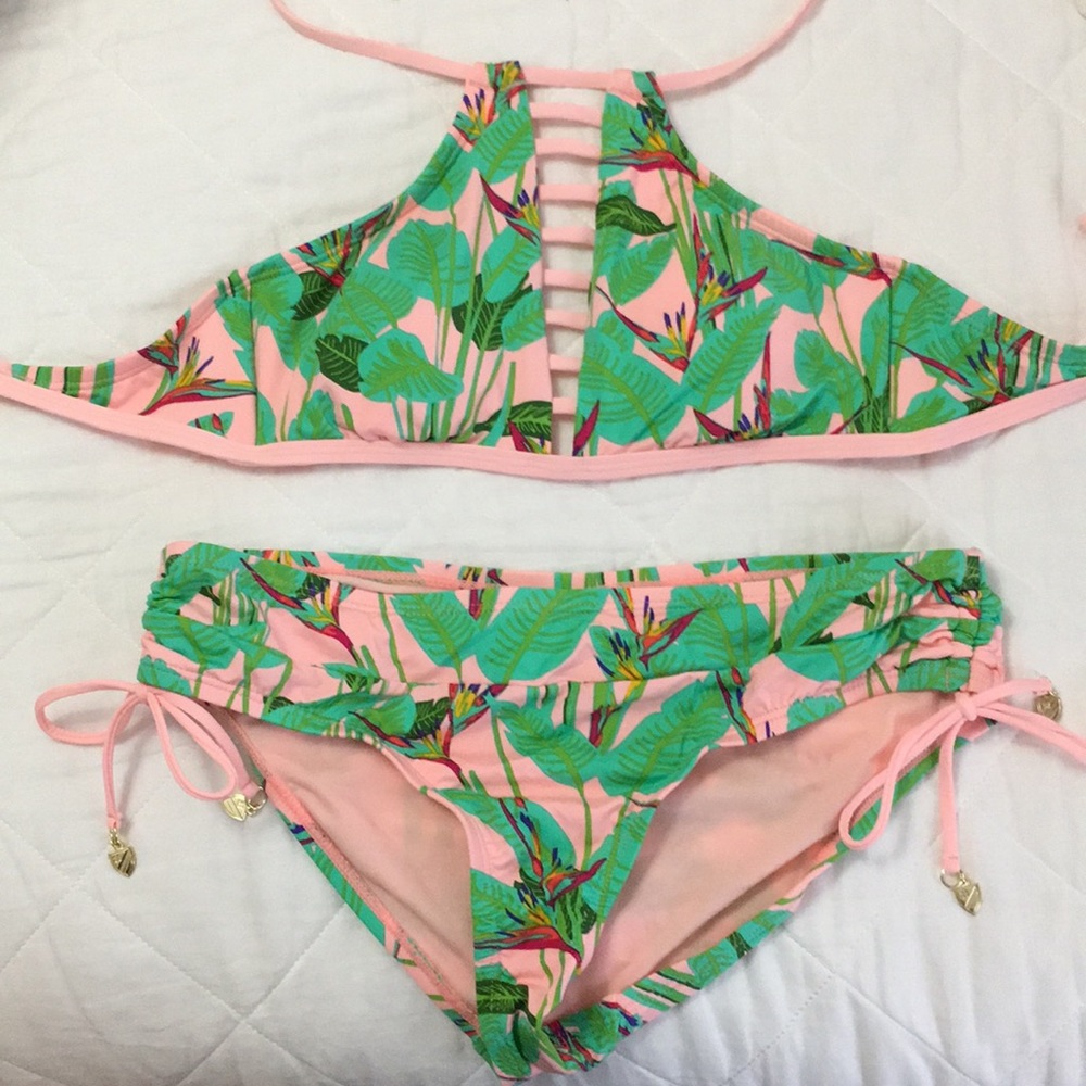 NEW WITHOUT TAGS! Tropical swim suit